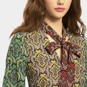 Alice + Olivia Sheila Crest Tile Paisley Top Sz S